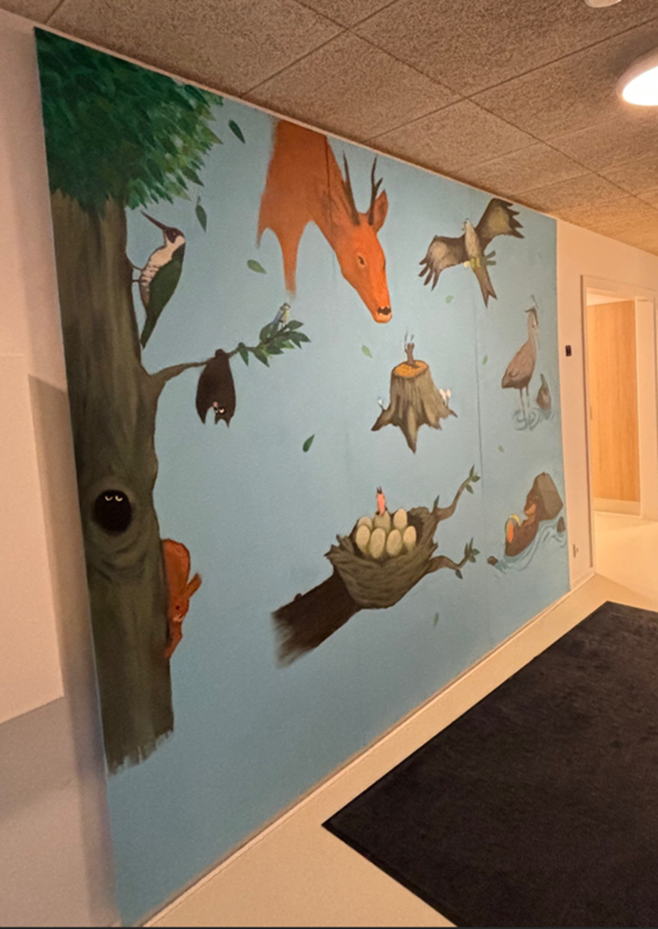 Hånd i hånd med skovens ånd.