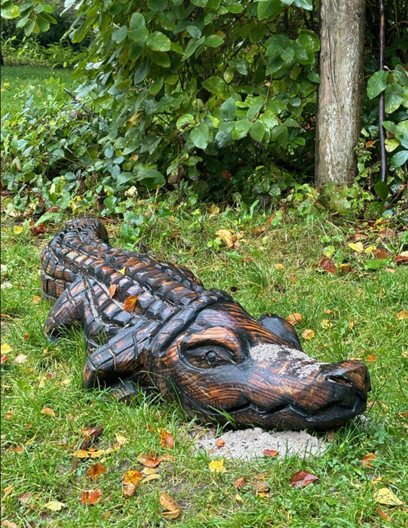 Træskulptur af krokodille